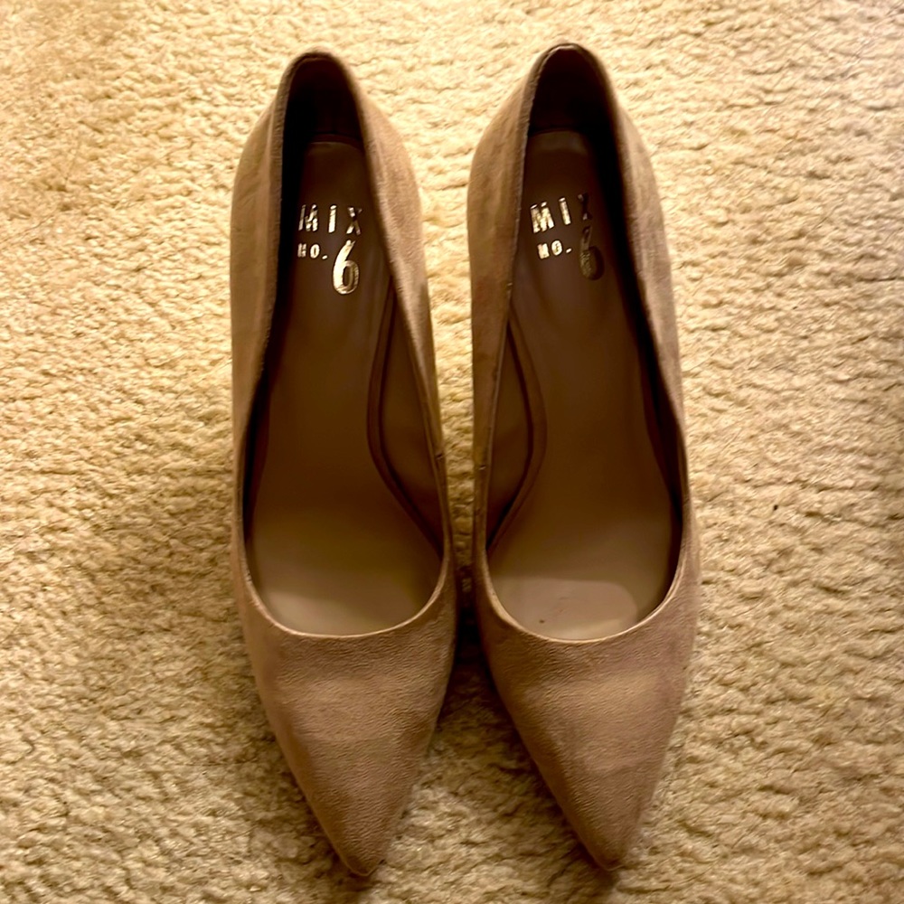 Mix No 6 Danyah beige suede pointy toe pumps. Size 9